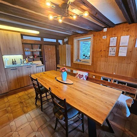 Petit Chalet Rustique Et Bucolique Bovernier エクステリア 写真