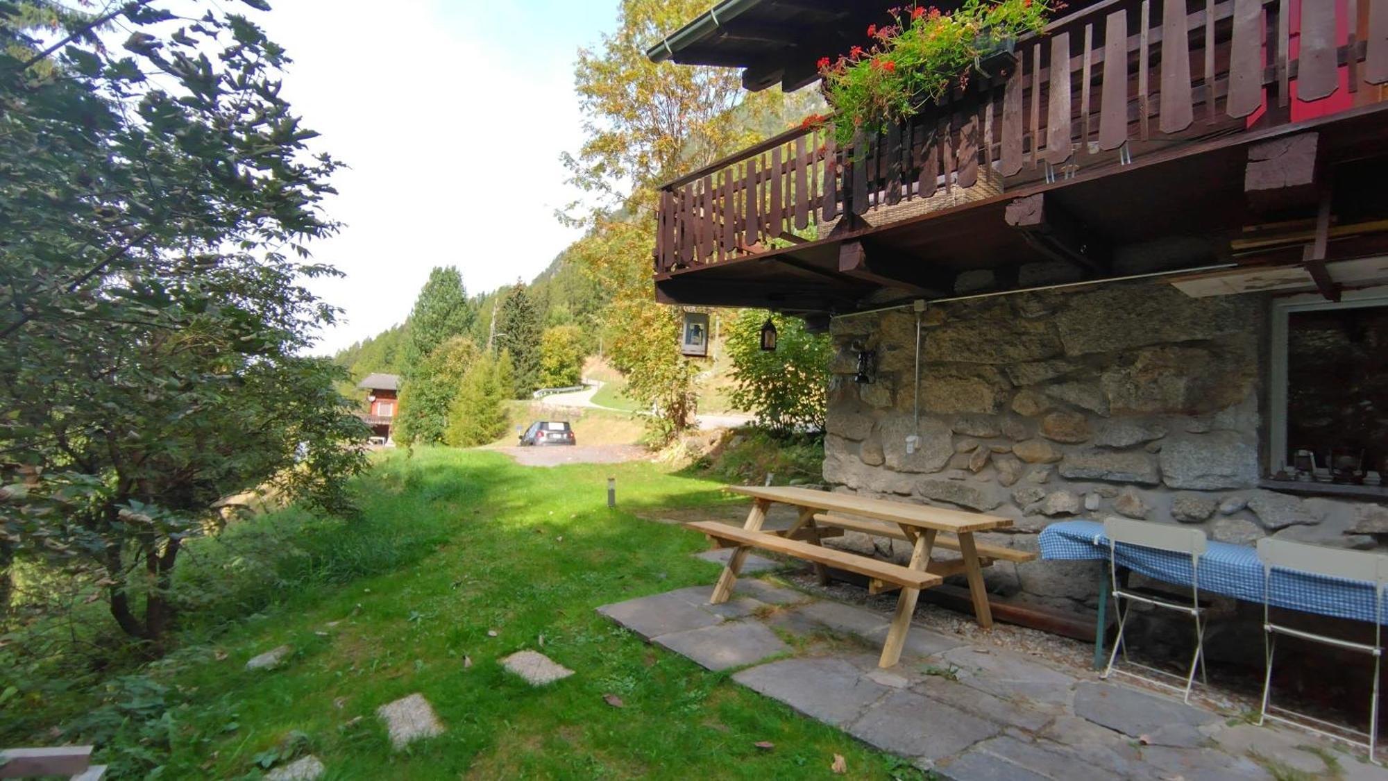 Petit Chalet Rustique Et Bucolique Bovernier エクステリア 写真