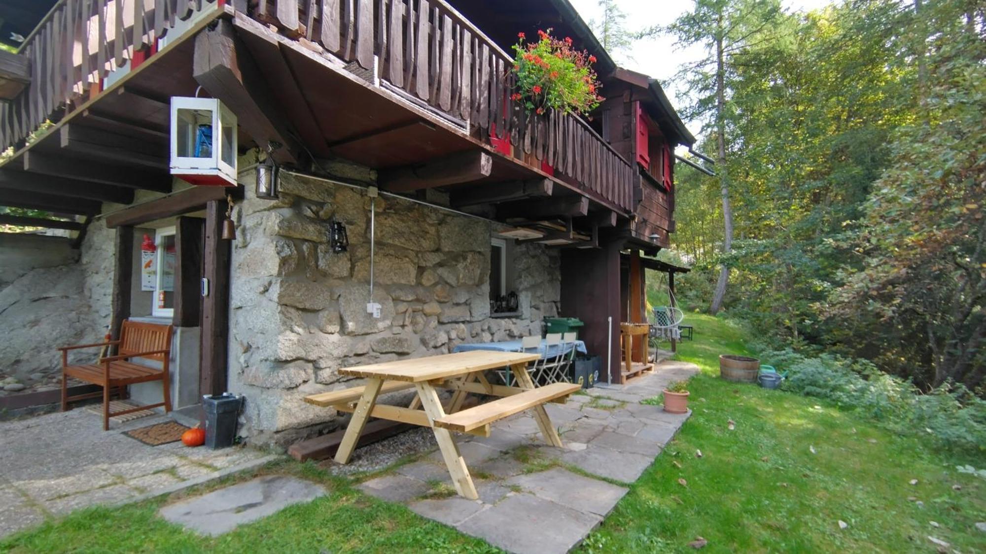 Petit Chalet Rustique Et Bucolique Bovernier エクステリア 写真