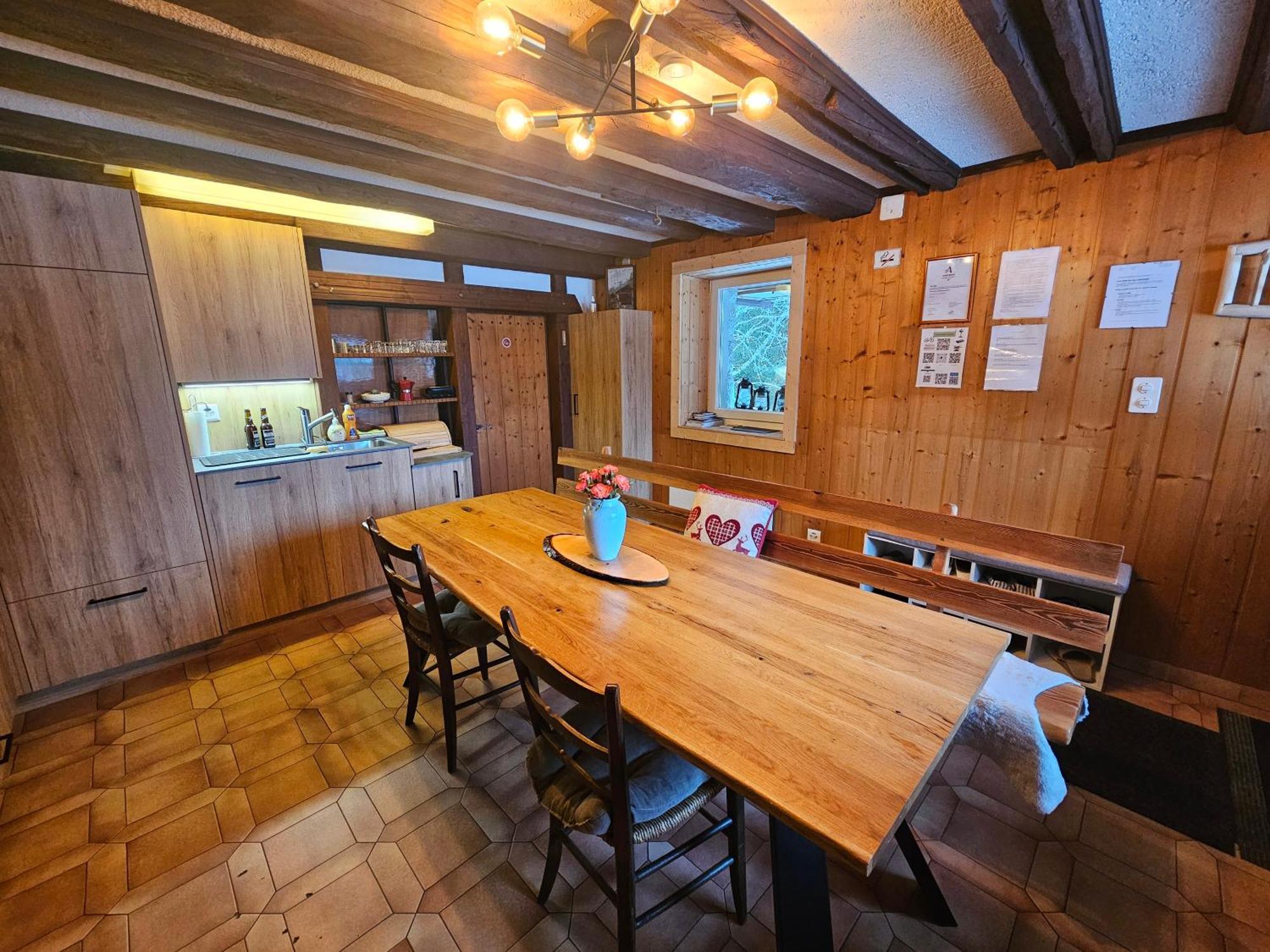 Petit Chalet Rustique Et Bucolique Bovernier エクステリア 写真